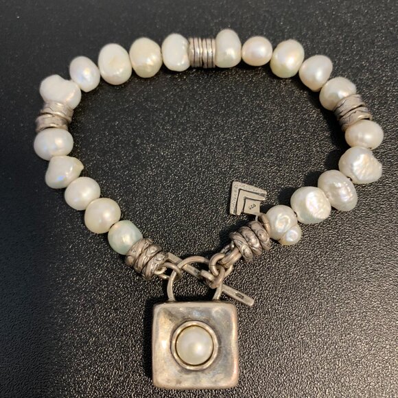 Silpada B1439 in .925 Sterling Silver and Pearl Bracelet with Toggle Clasp - Picture 1 of 5